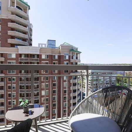 Bright Apartment Walk To Ballston Metro Arlington Exterior photo