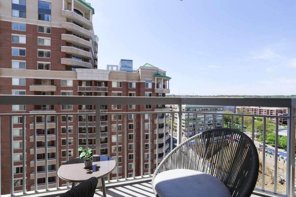 Bright Apartment Walk To Ballston Metro Arlington Exterior photo