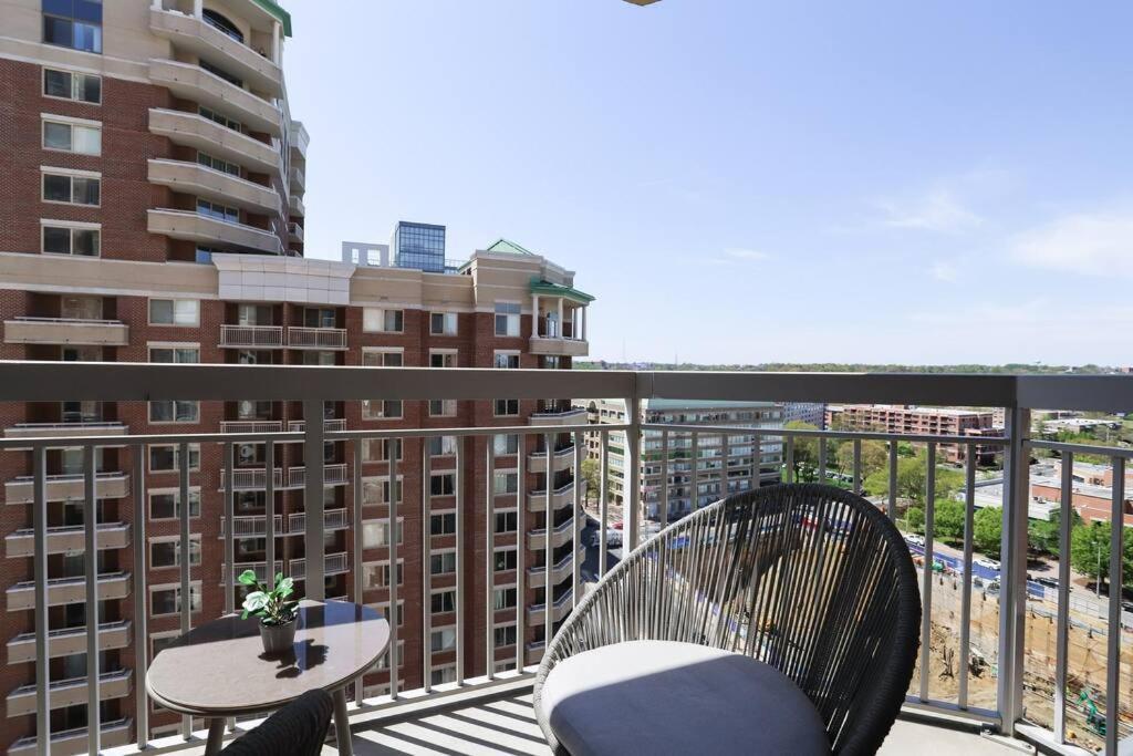 Bright Apartment Walk To Ballston Metro Arlington Exterior photo