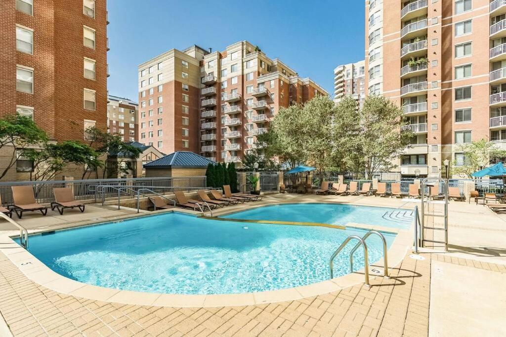 Bright Apartment Walk To Ballston Metro Arlington Exterior photo