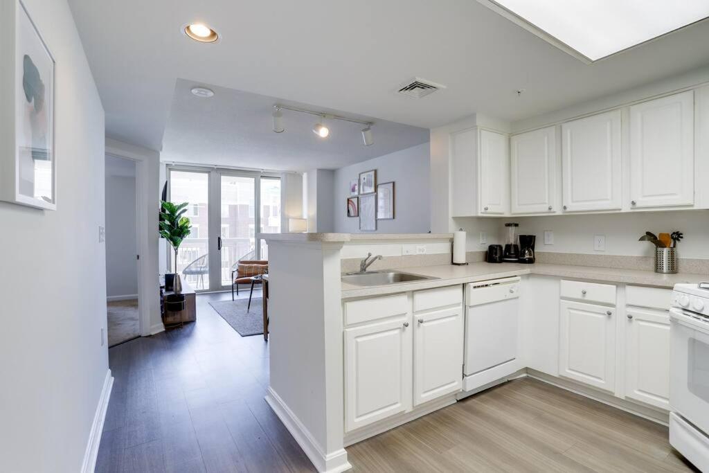 Bright Apartment Walk To Ballston Metro Arlington Exterior photo